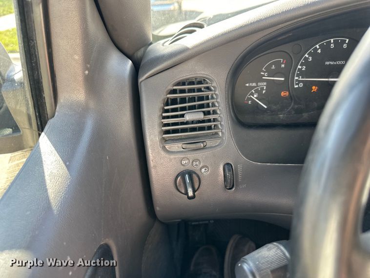 image for item DQ6332 2001 Ford Ranger SuperCab flatbed pickup truck