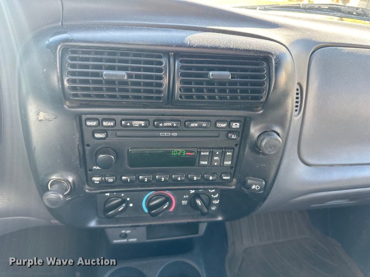 image for item DQ6332 2001 Ford Ranger SuperCab flatbed pickup truck