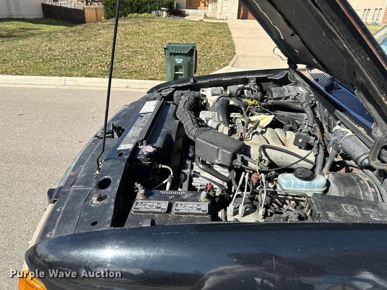 image for item DQ6332 2001 Ford Ranger SuperCab flatbed pickup truck