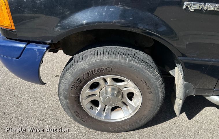 image for item DQ6332 2001 Ford Ranger SuperCab flatbed pickup truck