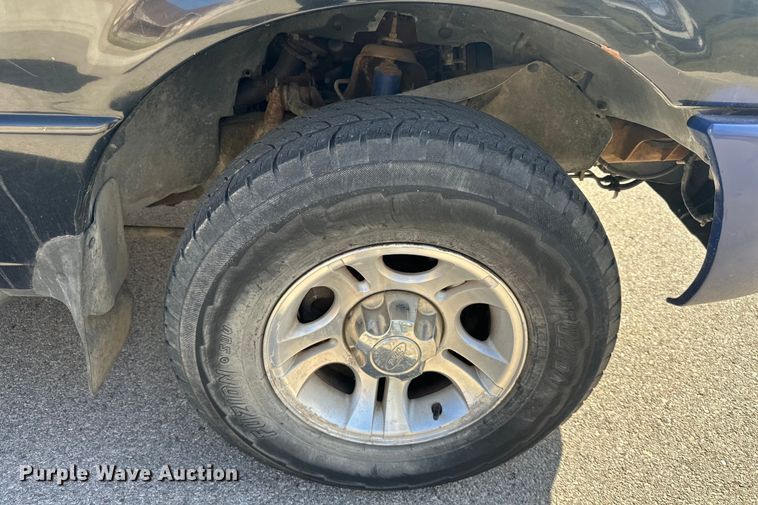 image for item DQ6332 2001 Ford Ranger SuperCab flatbed pickup truck