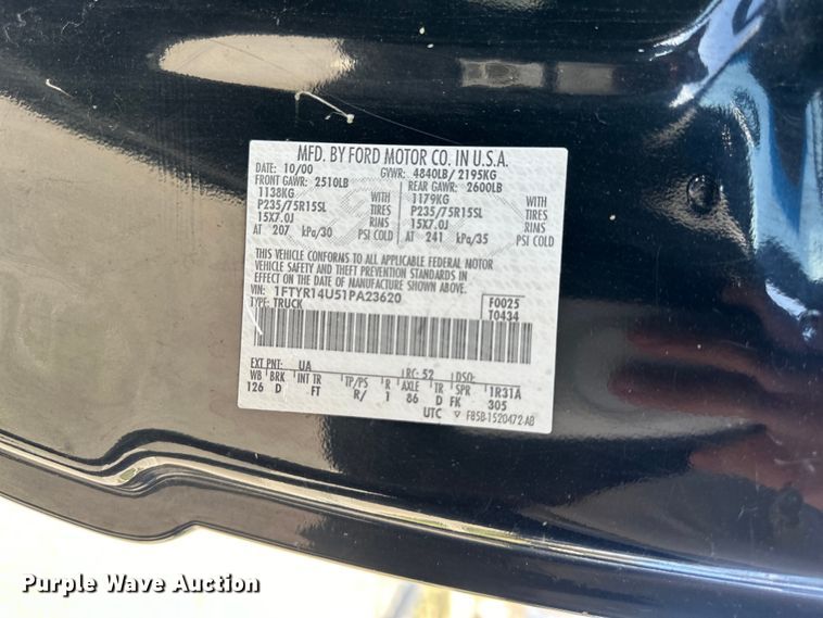 image for item DQ6332 2001 Ford Ranger SuperCab flatbed pickup truck