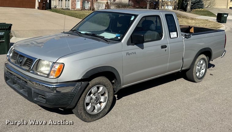 image for item DQ6333 1998 Nissan Frontier XE King Cab pickup truck