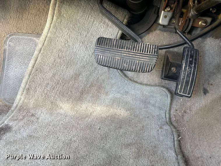 image for item DQ6333 1998 Nissan Frontier XE King Cab pickup truck