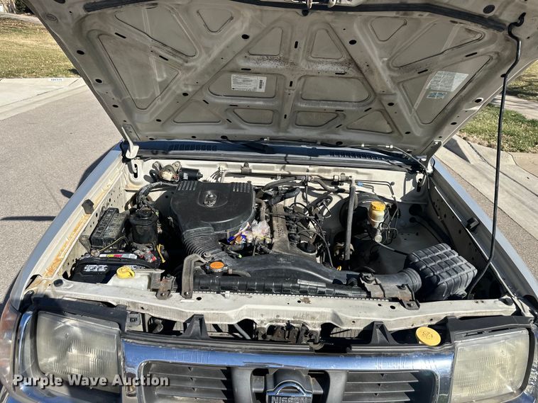 image for item DQ6333 1998 Nissan Frontier XE King Cab pickup truck