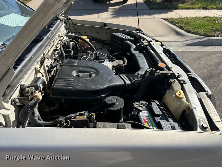 image for item DQ6333 1998 Nissan Frontier XE King Cab pickup truck