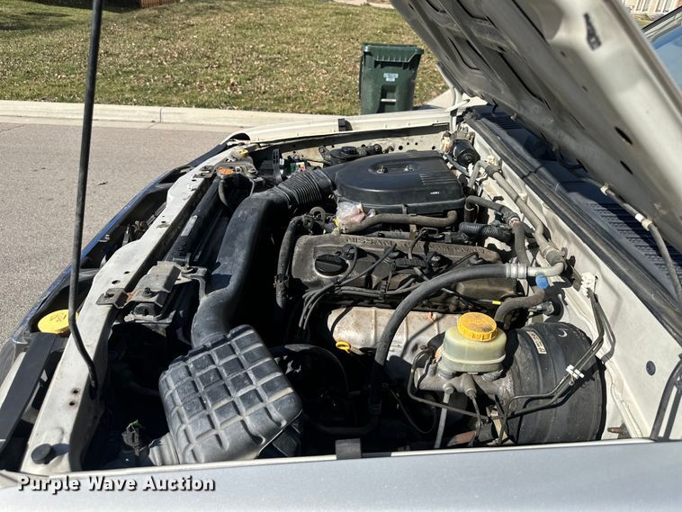 image for item DQ6333 1998 Nissan Frontier XE King Cab pickup truck