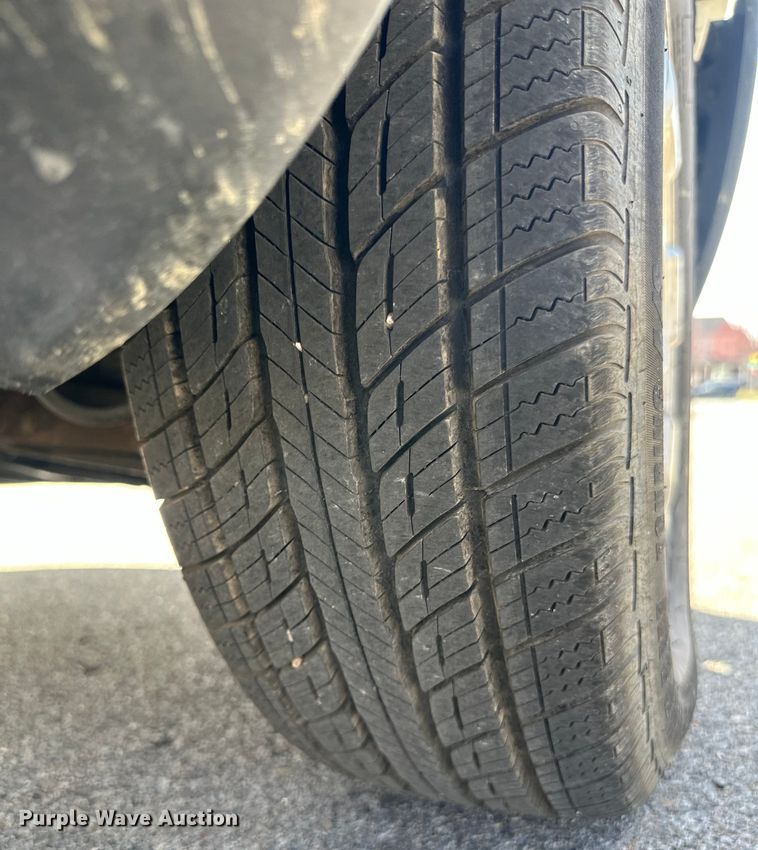 image for item DQ6333 1998 Nissan Frontier XE King Cab pickup truck