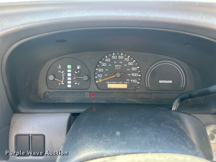 image for item DQ6333 1998 Nissan Frontier XE King Cab pickup truck