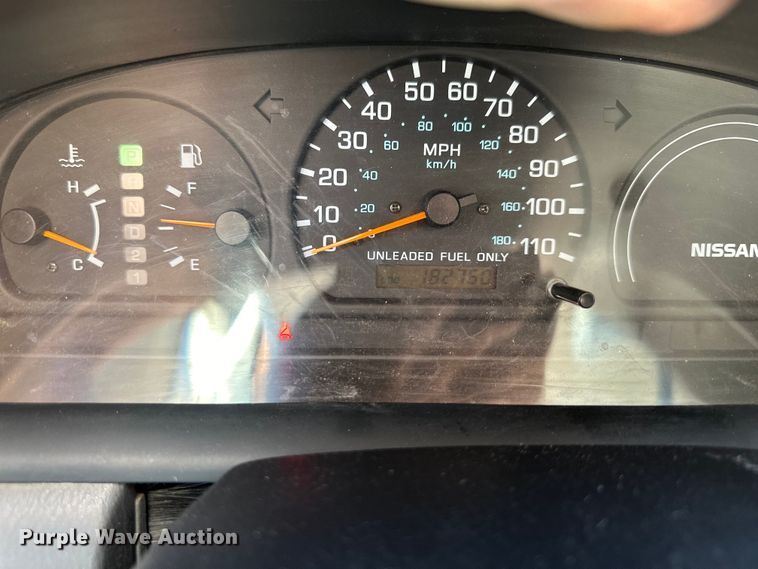 image for item DQ6333 1998 Nissan Frontier XE King Cab pickup truck