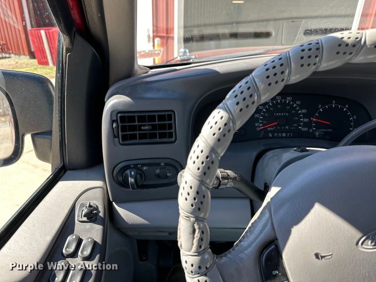 image for item DQ6338 2000 Ford Excursion XLT SUV