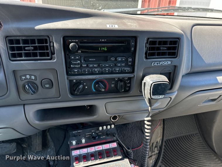 image for item DQ6338 2000 Ford Excursion XLT SUV