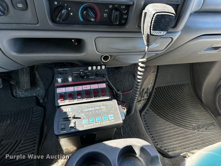 image for item DQ6338 2000 Ford Excursion XLT SUV