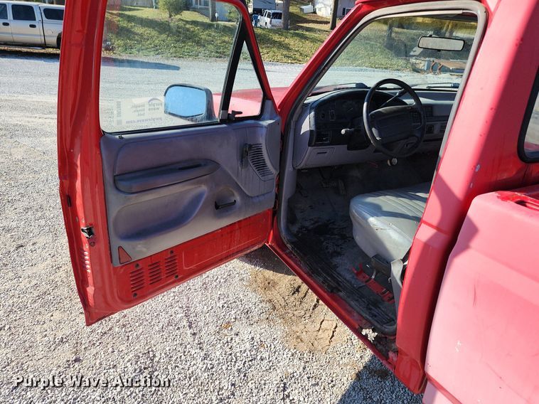 image for item DR7880 1996 Ford  F150 pickup truck