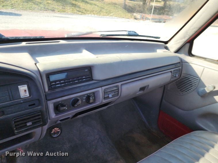 image for item DR7880 1996 Ford  F150 pickup truck