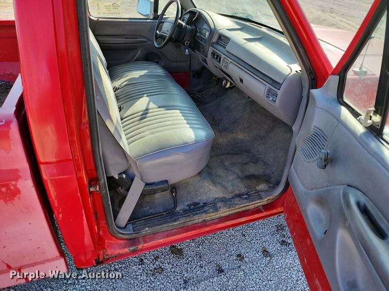 image for item DR7880 1996 Ford  F150 pickup truck