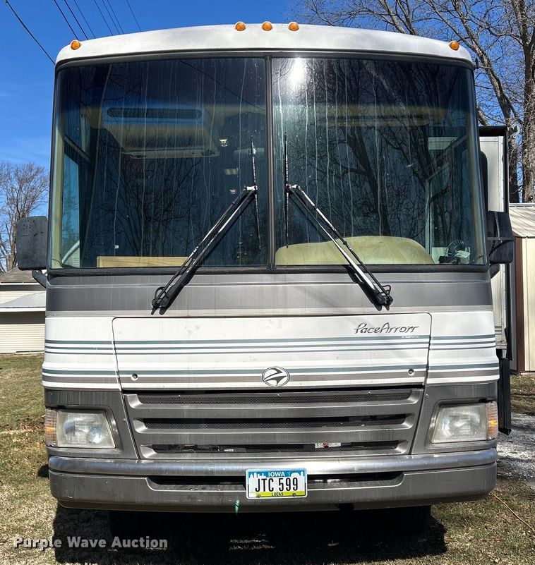 image for item DS0830 1998 Fleetwood  Pace Arrow RV