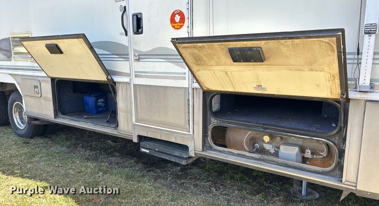 image for item DS0830 1998 Fleetwood  Pace Arrow RV