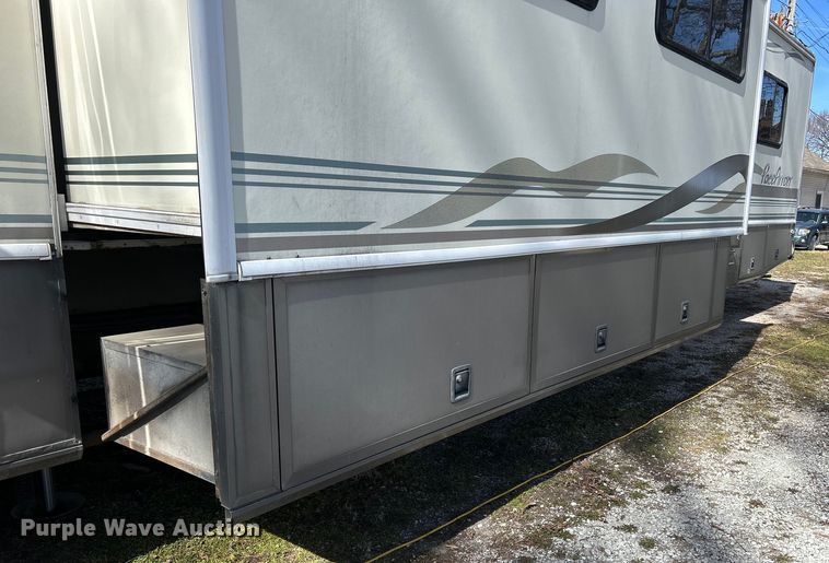 image for item DS0830 1998 Fleetwood  Pace Arrow RV