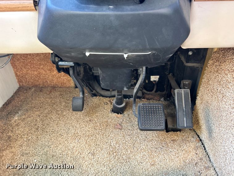 image for item DS0830 1998 Fleetwood  Pace Arrow RV