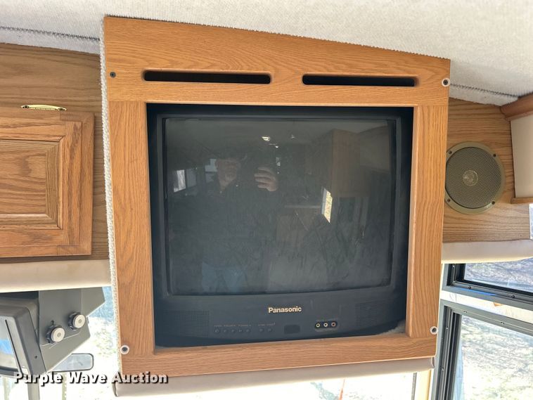 image for item DS0830 1998 Fleetwood  Pace Arrow RV