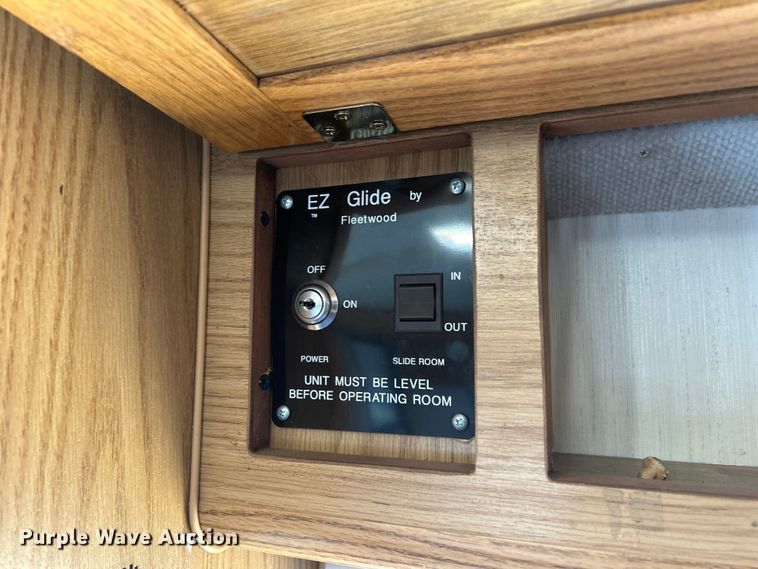 image for item DS0830 1998 Fleetwood  Pace Arrow RV