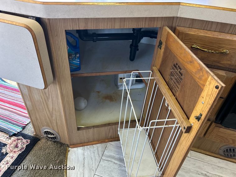 image for item DS0830 1998 Fleetwood  Pace Arrow RV