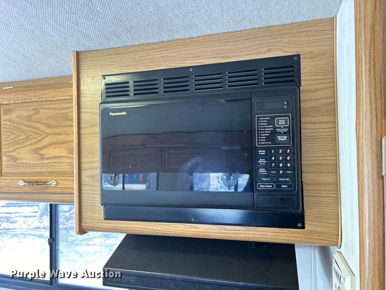 image for item DS0830 1998 Fleetwood  Pace Arrow RV