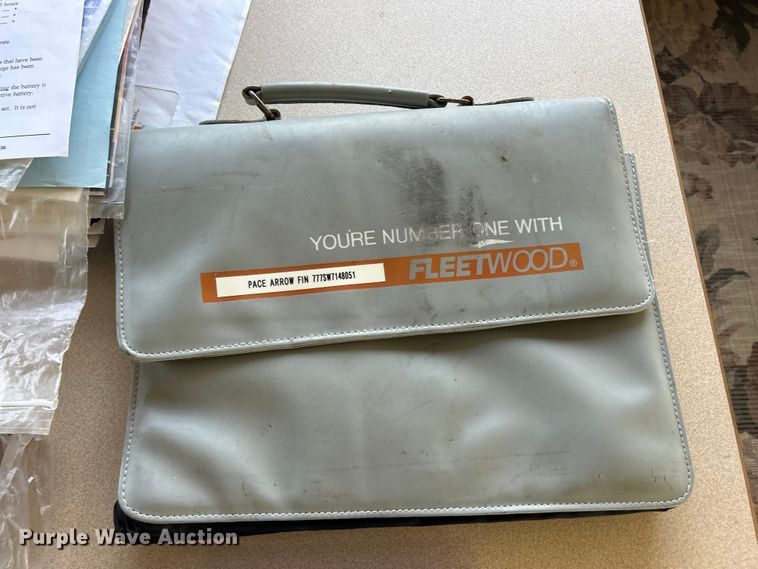 image for item DS0830 1998 Fleetwood  Pace Arrow RV