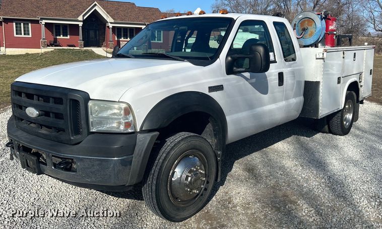 image for item DS0831 2006 Ford F550 Super Duty XL SuperCab utility / service truck