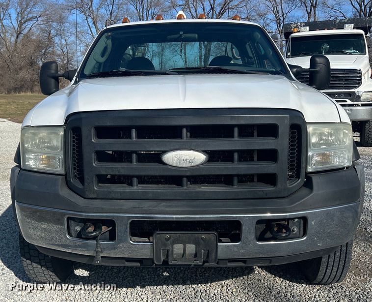 image for item DS0831 2006 Ford F550 Super Duty XL SuperCab utility / service truck