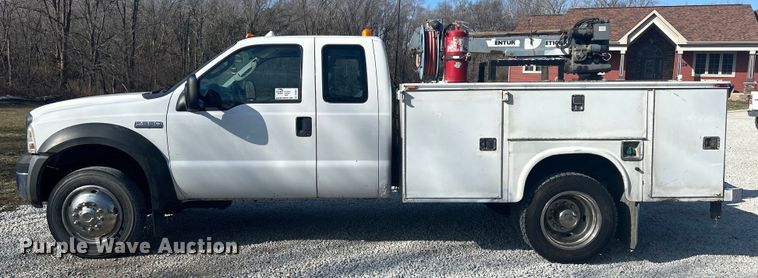 image for item DS0831 2006 Ford F550 Super Duty XL SuperCab utility / service truck
