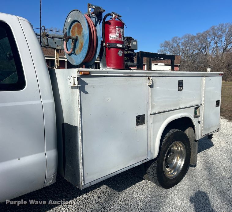 image for item DS0831 2006 Ford F550 Super Duty XL SuperCab utility / service truck