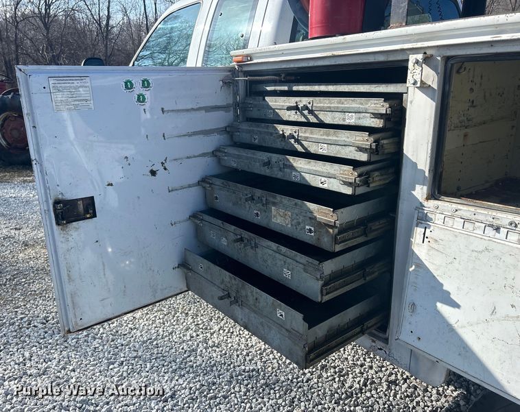 image for item DS0831 2006 Ford F550 Super Duty XL SuperCab utility / service truck