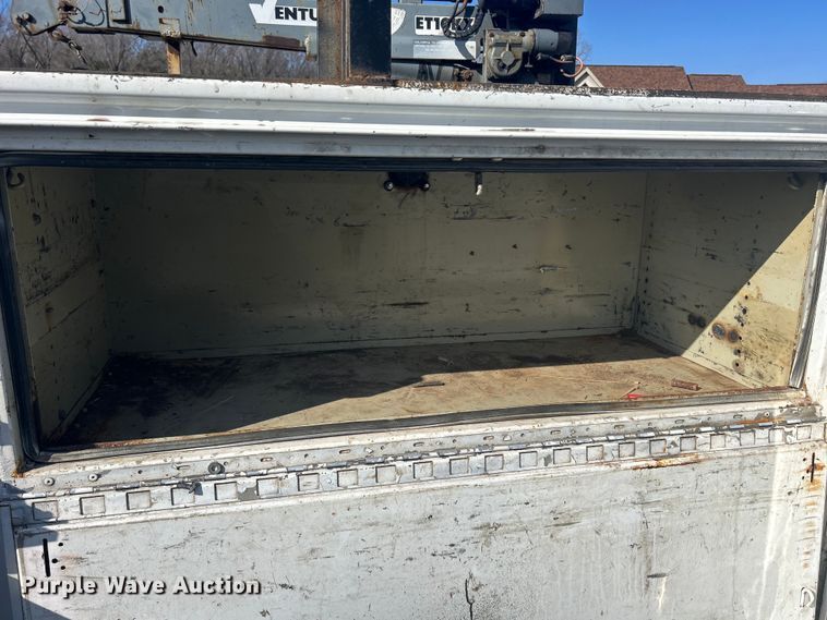 image for item DS0831 2006 Ford F550 Super Duty XL SuperCab utility / service truck