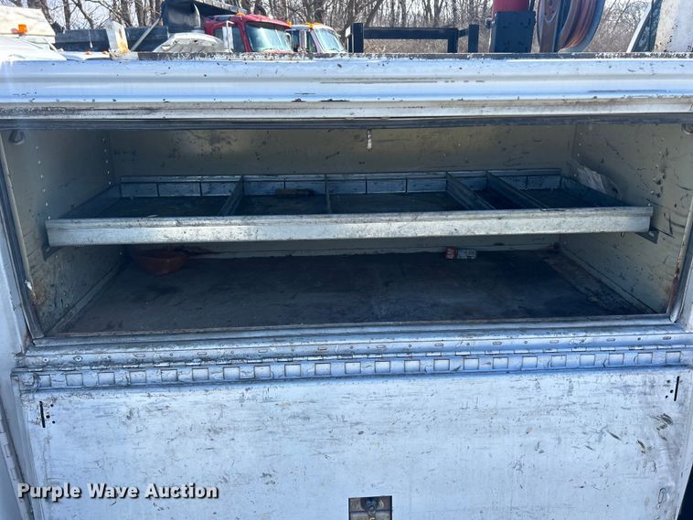 image for item DS0831 2006 Ford F550 Super Duty XL SuperCab utility / service truck