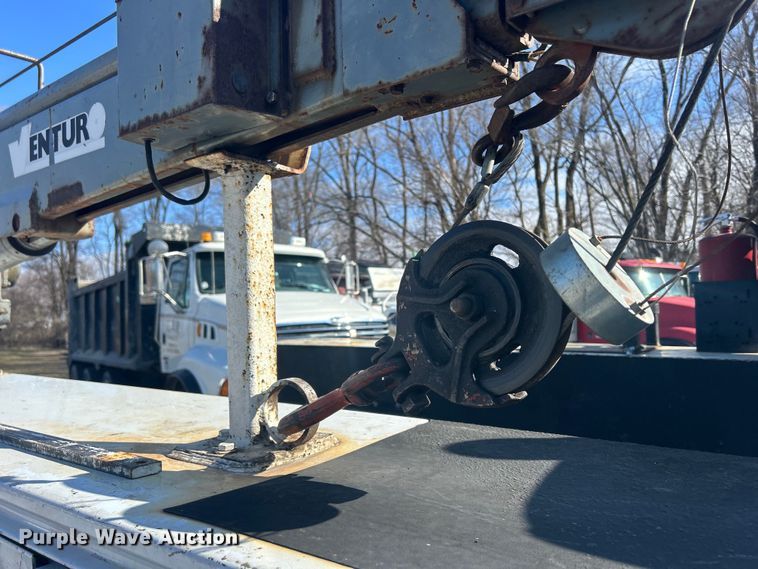 image for item DS0831 2006 Ford F550 Super Duty XL SuperCab utility / service truck