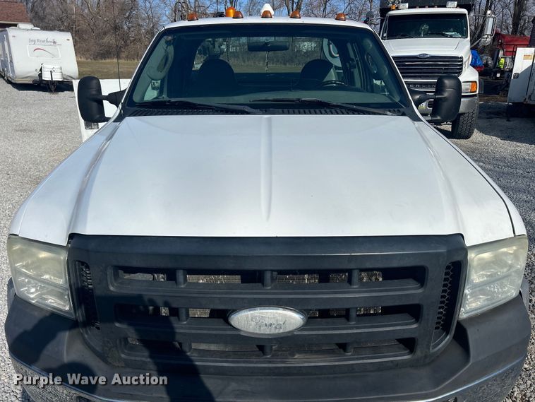 image for item DS0831 2006 Ford F550 Super Duty XL SuperCab utility / service truck