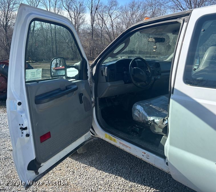 image for item DS0831 2006 Ford F550 Super Duty XL SuperCab utility / service truck