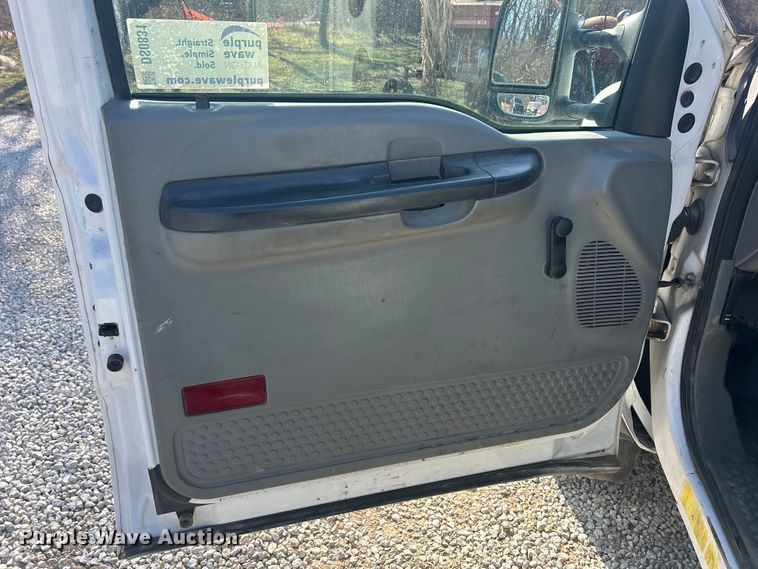 image for item DS0831 2006 Ford F550 Super Duty XL SuperCab utility / service truck