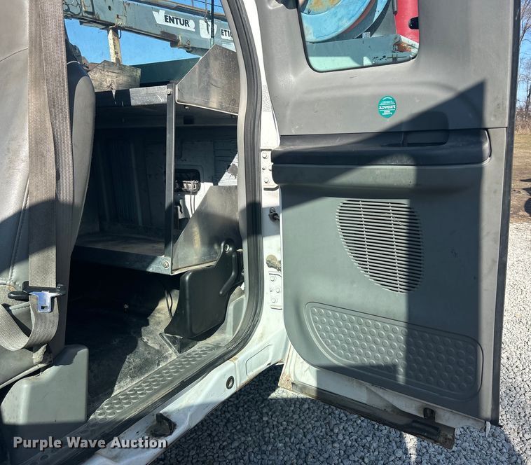 image for item DS0831 2006 Ford F550 Super Duty XL SuperCab utility / service truck