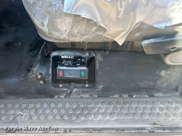 image for item DS0831 2006 Ford F550 Super Duty XL SuperCab utility / service truck