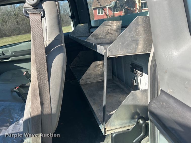 image for item DS0831 2006 Ford F550 Super Duty XL SuperCab utility / service truck