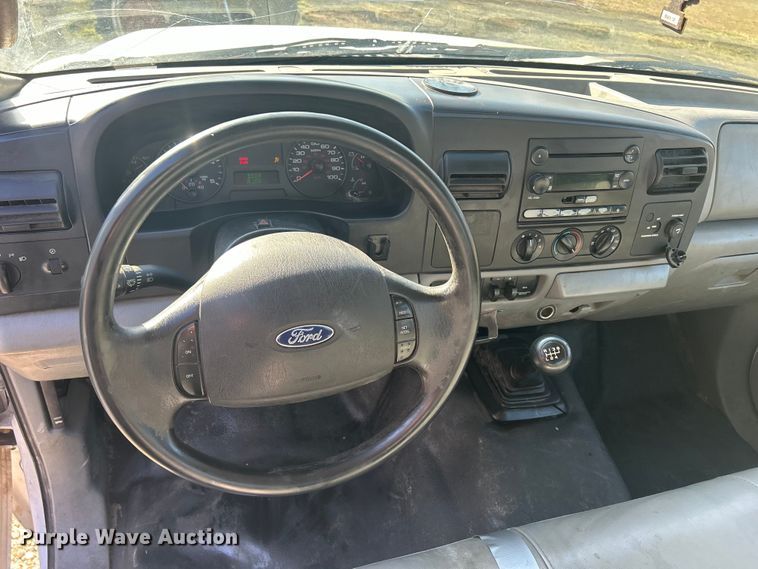 image for item DS0831 2006 Ford F550 Super Duty XL SuperCab utility / service truck