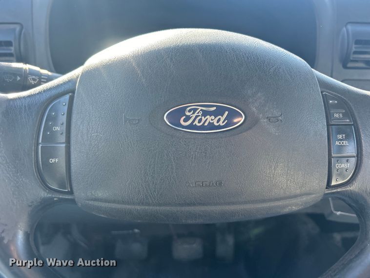 image for item DS0831 2006 Ford F550 Super Duty XL SuperCab utility / service truck