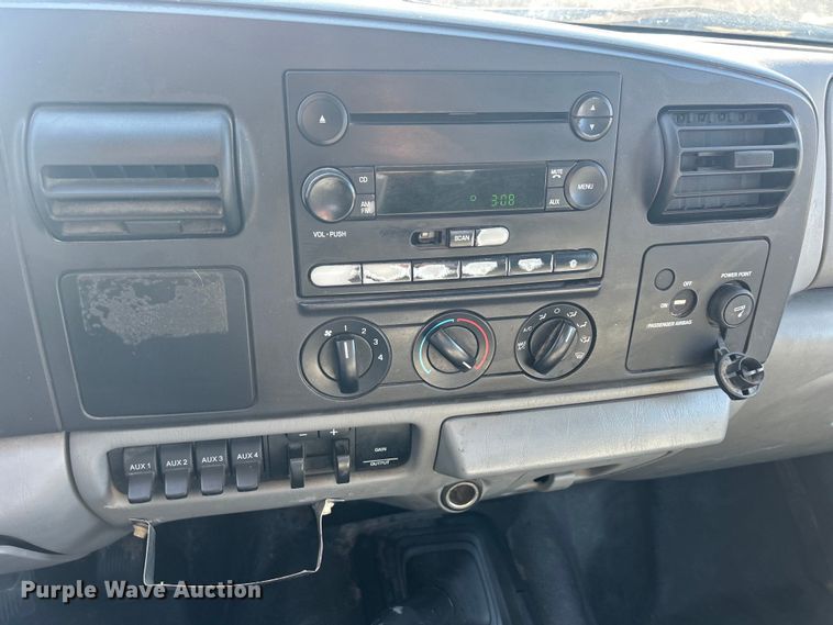 image for item DS0831 2006 Ford F550 Super Duty XL SuperCab utility / service truck