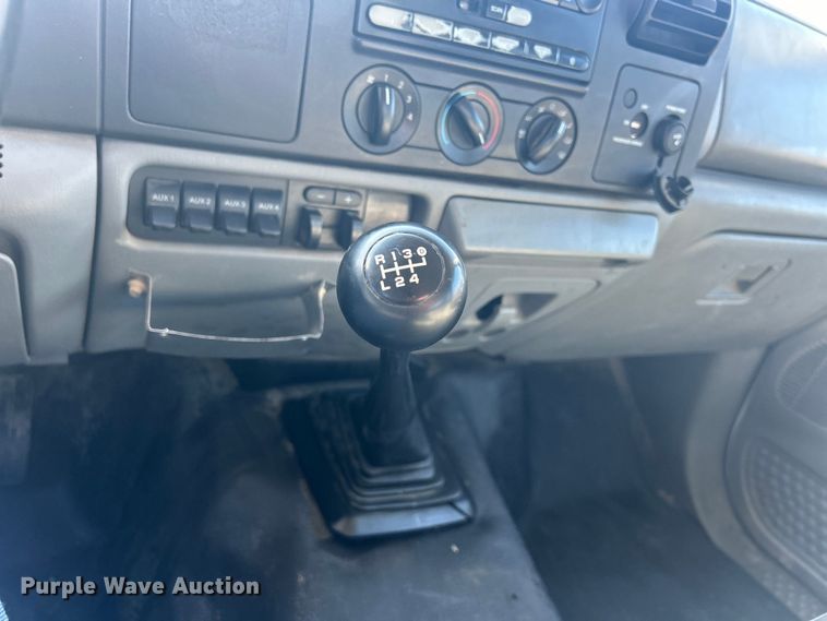 image for item DS0831 2006 Ford F550 Super Duty XL SuperCab utility / service truck