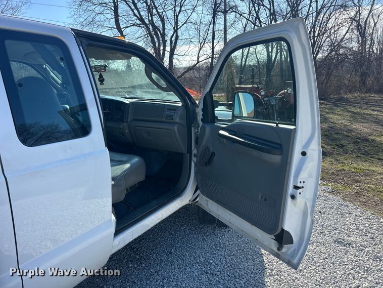 image for item DS0831 2006 Ford F550 Super Duty XL SuperCab utility / service truck