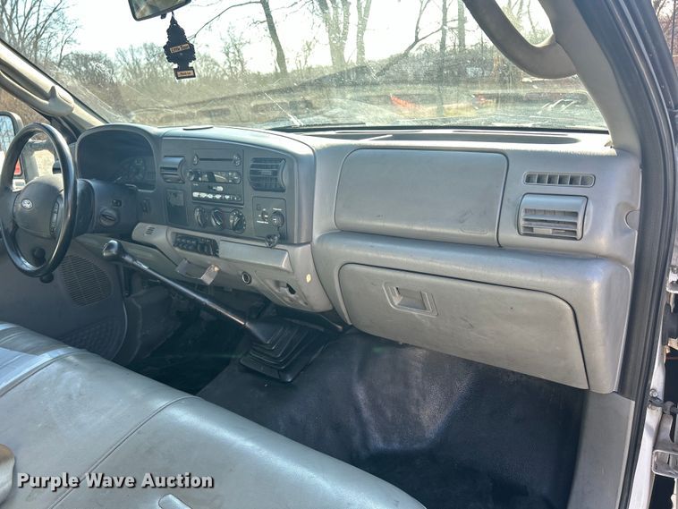image for item DS0831 2006 Ford F550 Super Duty XL SuperCab utility / service truck