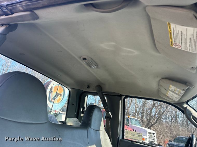 image for item DS0831 2006 Ford F550 Super Duty XL SuperCab utility / service truck